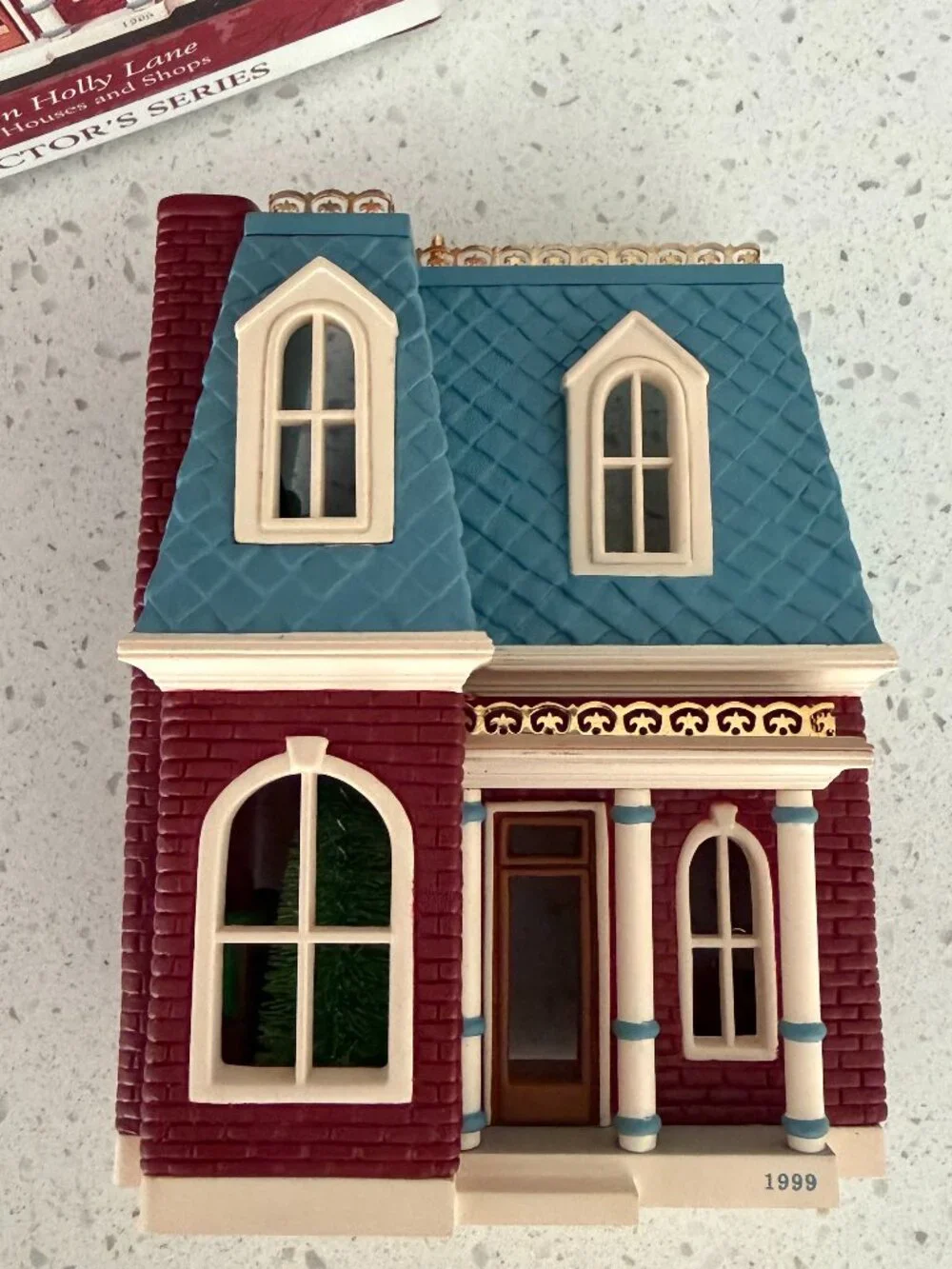 Hallmark Ornament Nostalgic Houses and Shops House on Holly Lane #16